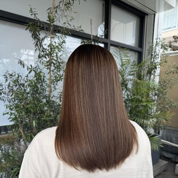 髪質改善ストレートで叶うツヤ美髪ロング