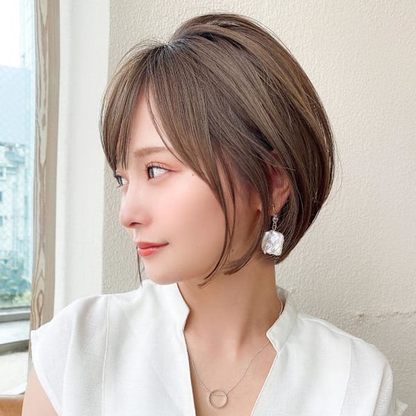 大人の魅力、上品シルエットショート