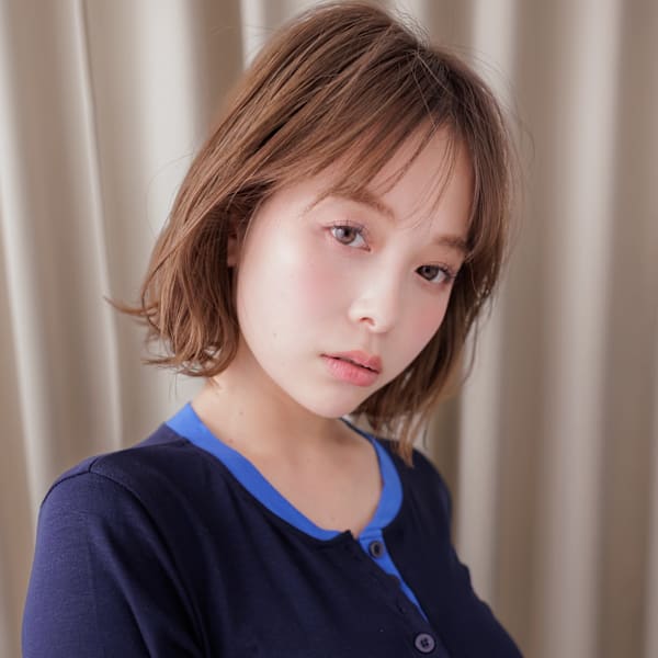 透明感ミルクティーブロンドハッシュレイヤーボブ20代30代