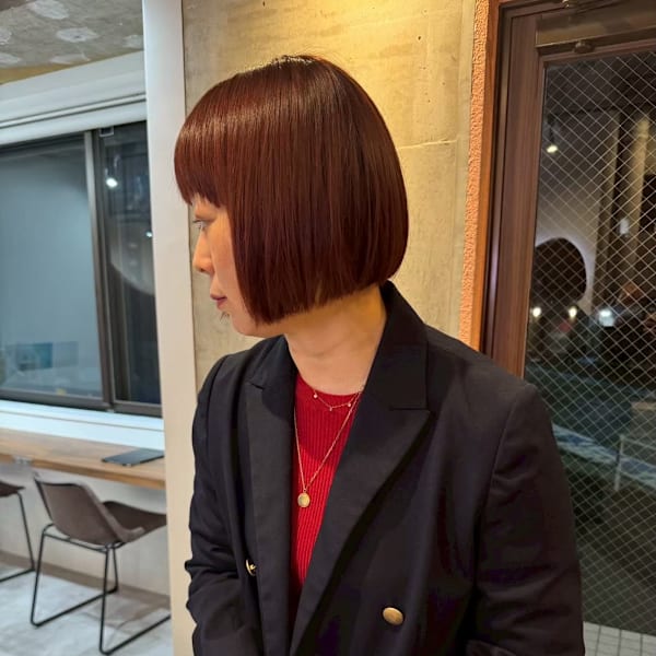 赤み艶ストレートボブ