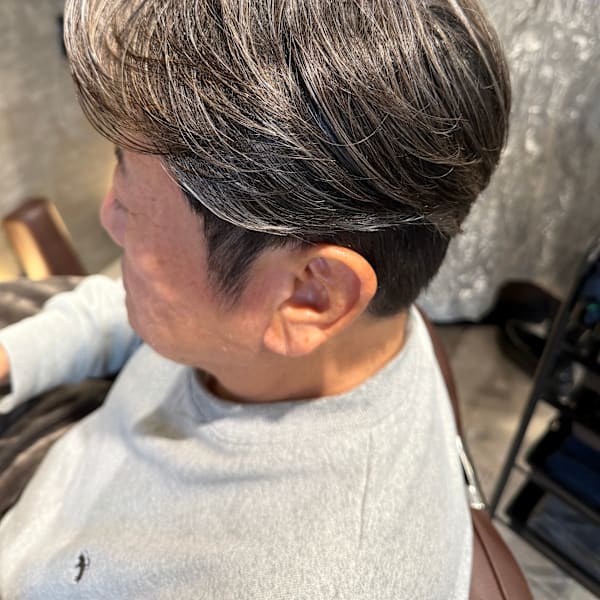 大人男性おすすめ◎ 真っ黒に染めすぎない白髪活かしカラー