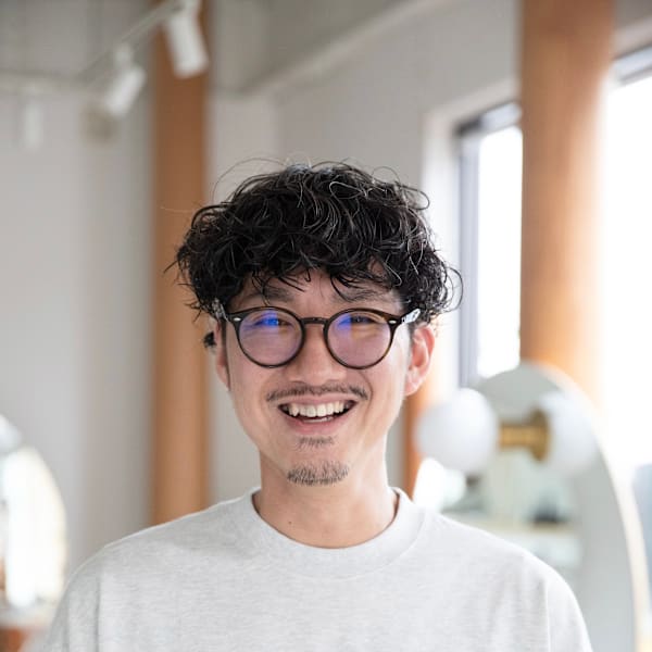 HUE カラー/ダブルカラー/ブリーチ 富山【ヒュー】【ヒュー カラーダブルカラーブリーチ トヤマ】のスタッフ紹介。朝岡佑介 【富山】