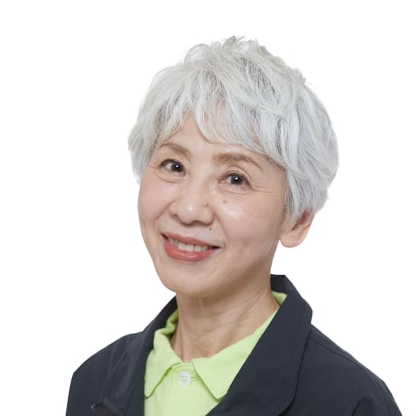 大人可愛く白髪を楽しむ!大人のアクティブショートヘア