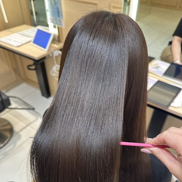 【伊勢原】イルミナカラー+髪質改善で叶える透明感オリーブ