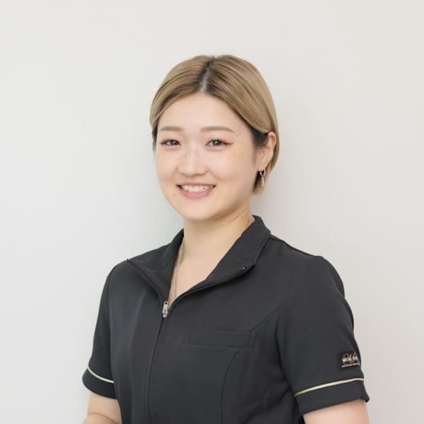 セルフホワイトニング専門店ホワイトニングショップ天王寺店【セルフホワイトニングセンモンテンホワイトニングショップテンノウジテン】のスタッフ紹介。テシマ