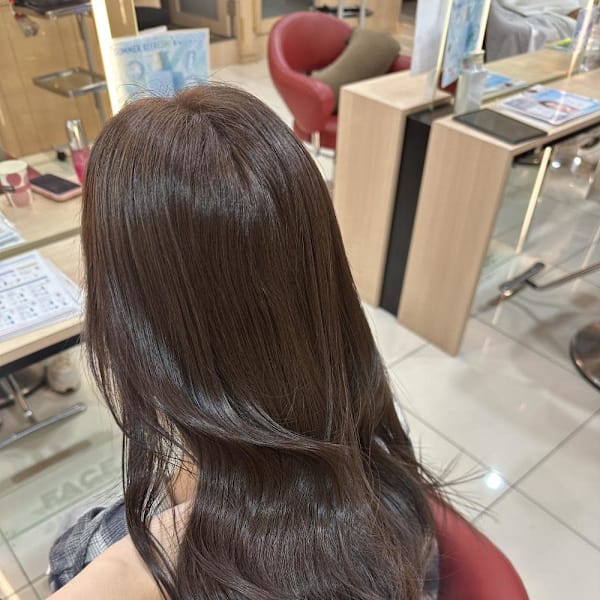 【伊勢原】イルミナカラー+髪質改善で叶える透明感オリーブ