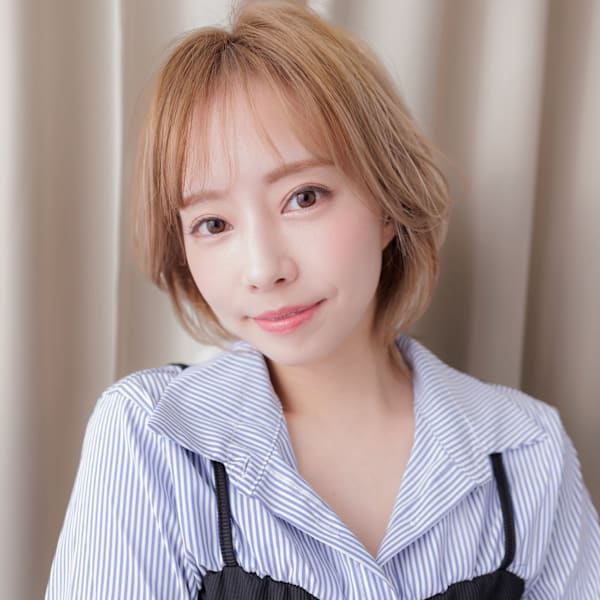 ミルクティーブロンドクラゲカットくびれショート20代30代