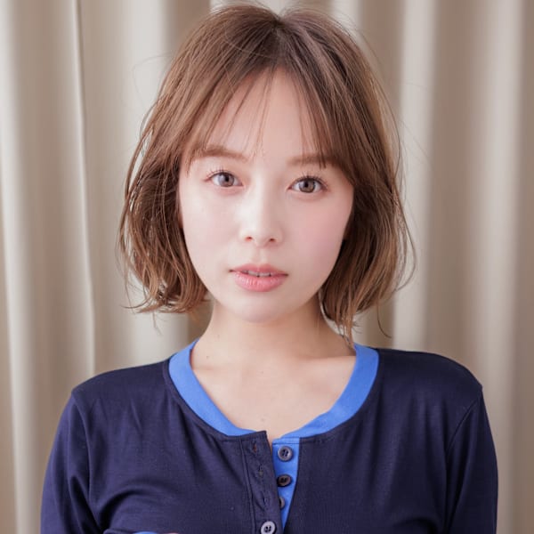 透明感ミルクティーブロンドハッシュレイヤーボブ20代30代