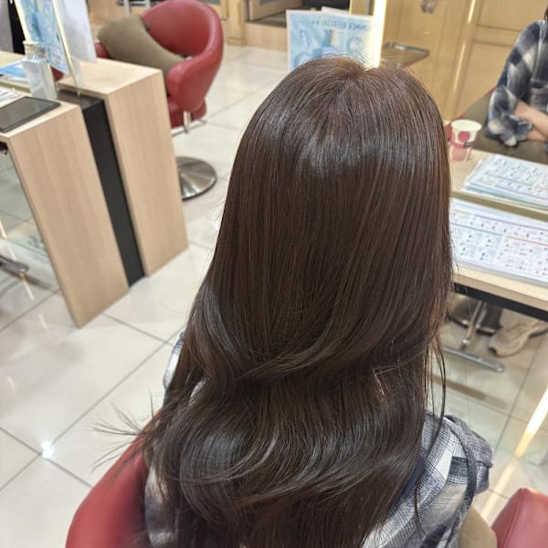 【伊勢原】イルミナカラー+髪質改善で叶える透明感オリーブ