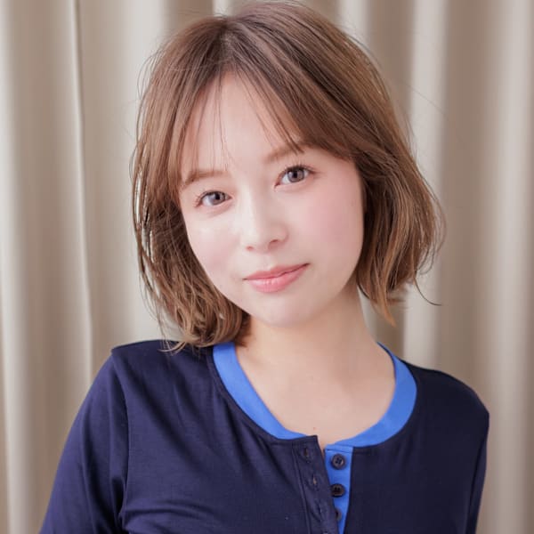 透明感ミルクティーブロンドハッシュレイヤーボブ20代30代