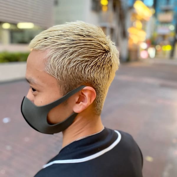 金髪ボウズスタイル