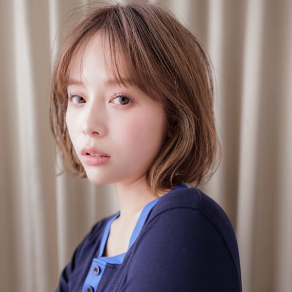 透明感ミルクティーブロンドハッシュレイヤーボブ20代30代