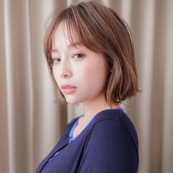 透明感ミルクブラウンハッシュカットレイヤーボブ20代30代