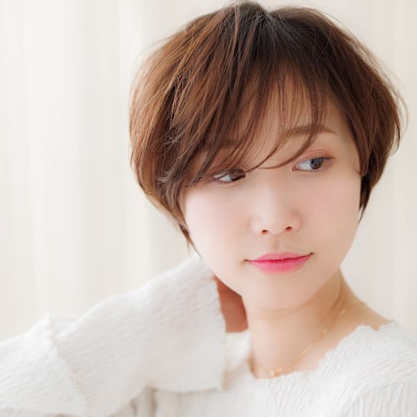 ミルクベージュひし形大人美人ナチュラルショート20代30代|COVER HAIR bliss【カバーヘア ブリス】上尾/上尾西口店