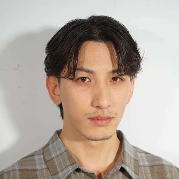 センターパート × ナチュラルレイヤー