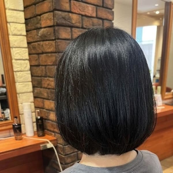 丸みシルエットの艶やかナチュラルショートボブ【368スタイル
