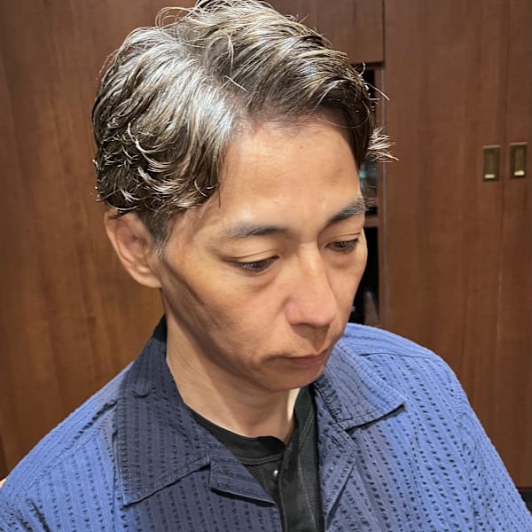 日本橋室町　アップバングスタイル　メンズパーマスタイル