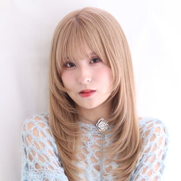 ハッシュカット ミディアムレイヤー ハイトーン 20代30代