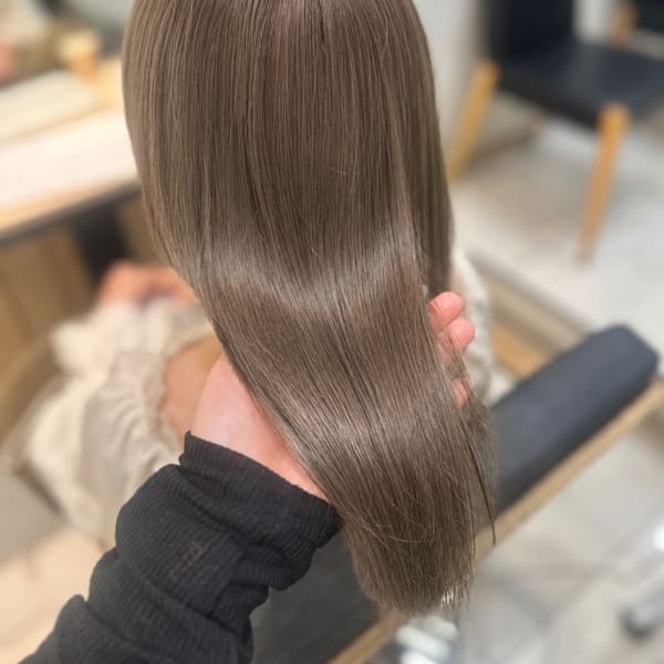 【伊勢原】ブリーチあり・なし透明感×艶カラー♪