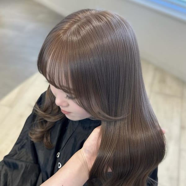 【AYAKI】ミルクティーグレージュ ブリーチ有り ワンホン|Euphoria 銀座本店 Smart Salon【ユーフォリア】