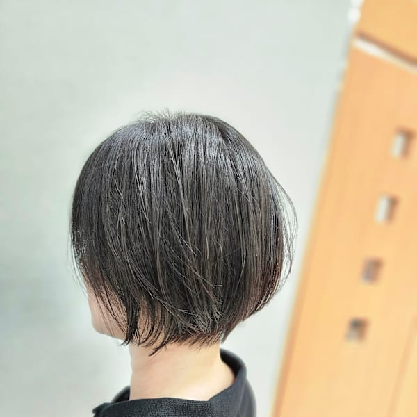 癖毛を活かす大人ショートボブで朝のセットをもっと楽に