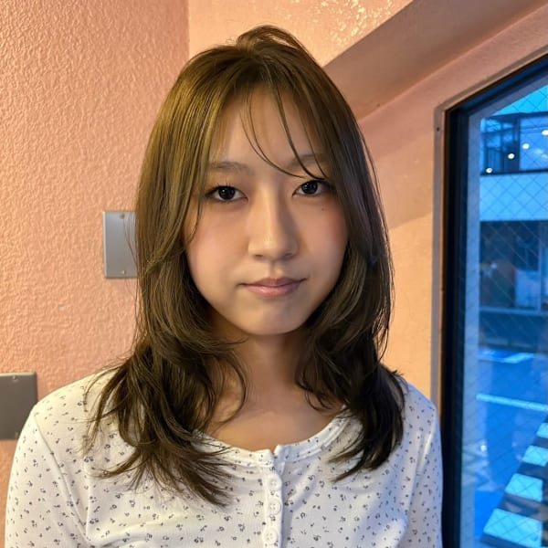 オリーブベージュ