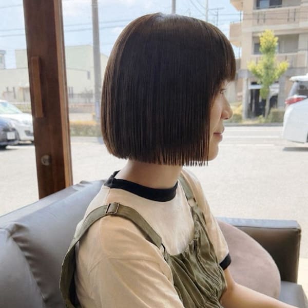 あごライン切りっぱなしボブ