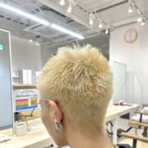 バズカット×ホワイトブロンド