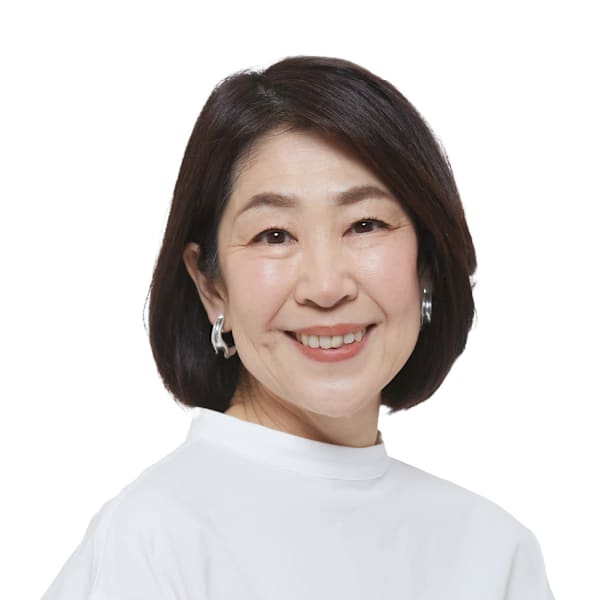 サイド分けで上品に◎ミディアムボブ|えがお美容室
