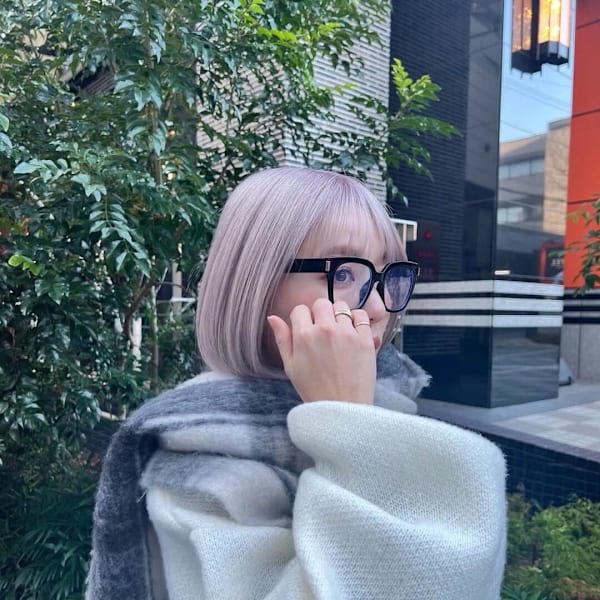 圧倒的な透明感！グレージュカラーで赤みを消して、ツヤのある髪|Eny Terrace