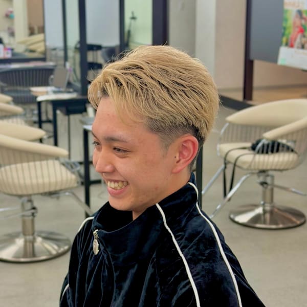 軽さで魅せる、色気ショートフェザー