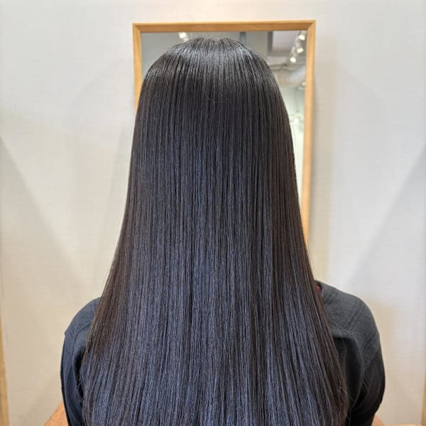 【ツヤ感たっぷり♪】まとまりやすい大人のストレートロング|半個室型美容室 Sourire 今宿店