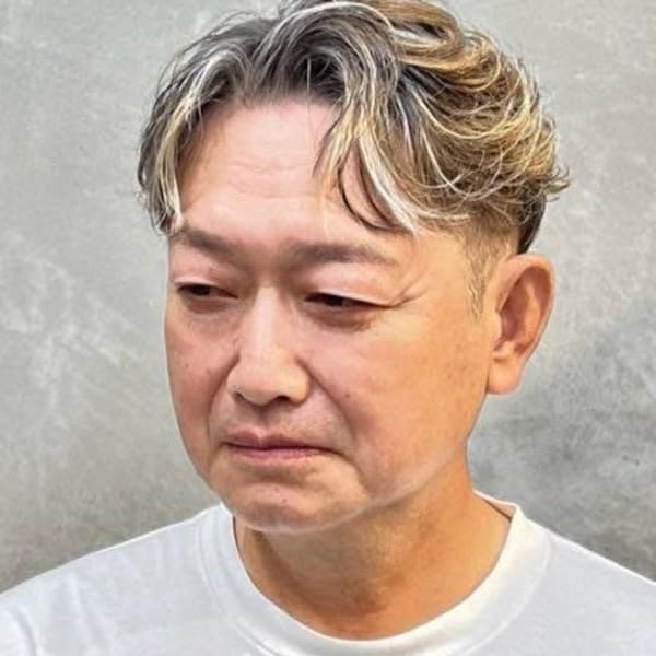 メンズツーブロックマッシュ
