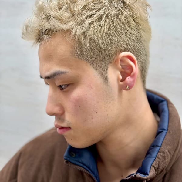 ハイトーンスパイキーショート〈理容室/メンズカット〉