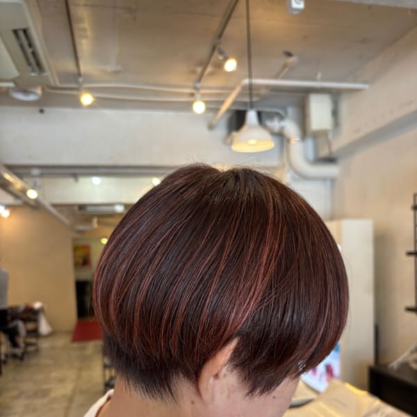 明るい白髪染めマッシュルームカット