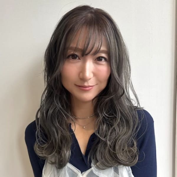 オリーブアッシュ 顔回りレイヤー 髪質改善トリートメント