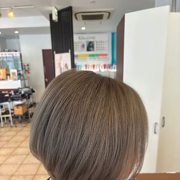ハイトーンショートボブ