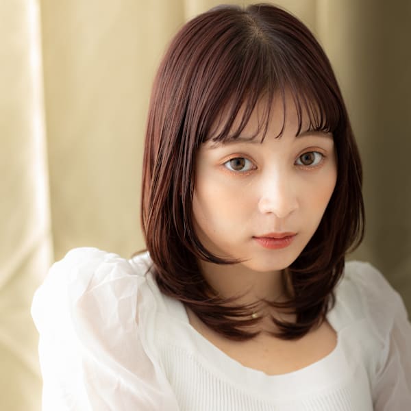 チェリーレッド小顔ミディアムレイヤーウルフカット20代30代