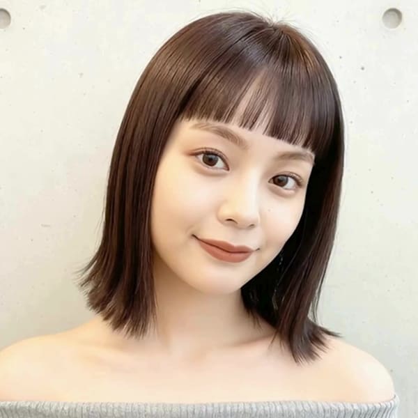ぱっつん前髪ダークアッシュ切りっぱなしボブ　