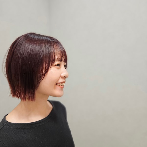「広がる・まとまらない」を解決。大人の艶ボブ×顔周りレイヤー