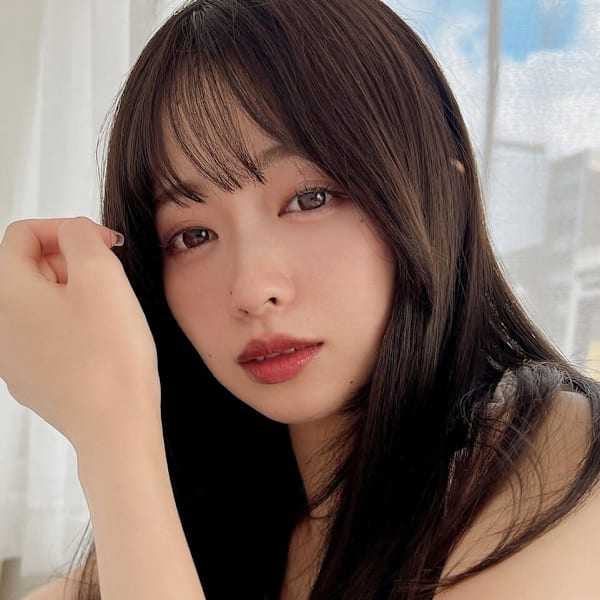 顔周りカット アッシュブラウン レイヤーカット 透明感カラー