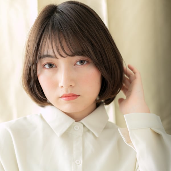 オリーブベージュAラインひし形小顔ハンサムショートボブ30代