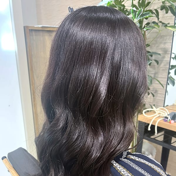 暗髪カラー ラベンダーアッシュ 髪質改善 ゆる巻きロング