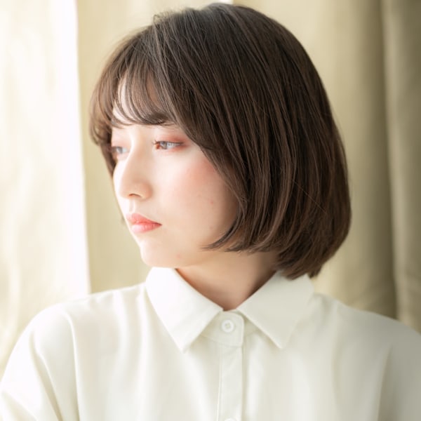 オリーブベージュAラインひし形小顔ハンサムショートボブ30代