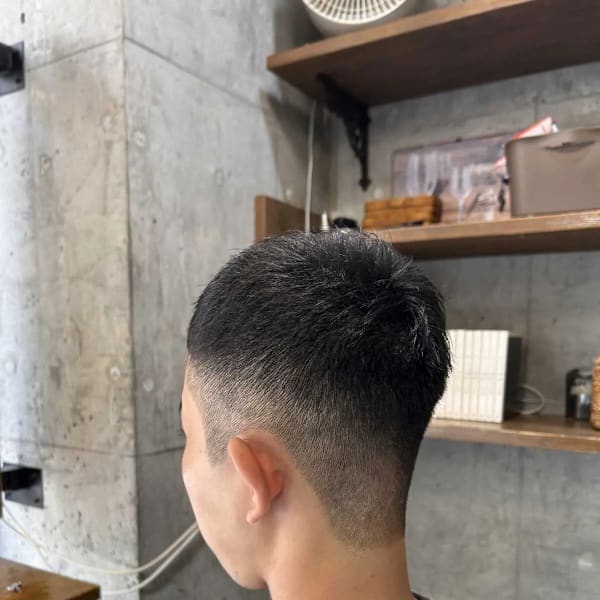 メンズベリーショート×刈り上げスタイル
