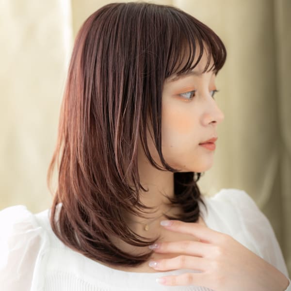 チェリーレッド小顔ミディアムレイヤーウルフカット20代30代