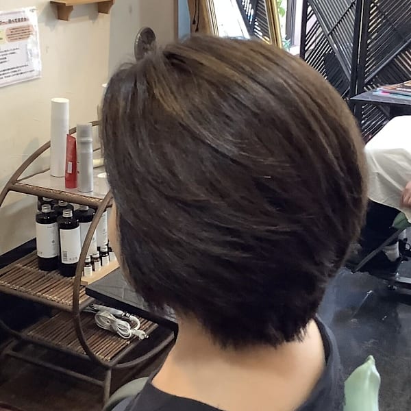 大人女性の丸みショートボブ