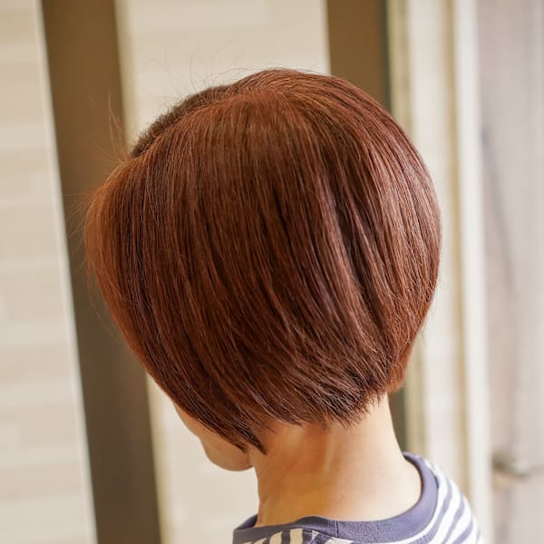 大人のための白髪ぼかし×ピンクベージュショート
