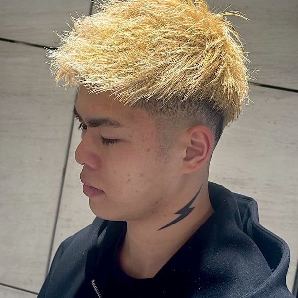 大宮メンズハイトーンブロンドフェードクロップ短髪ブリーチヘア