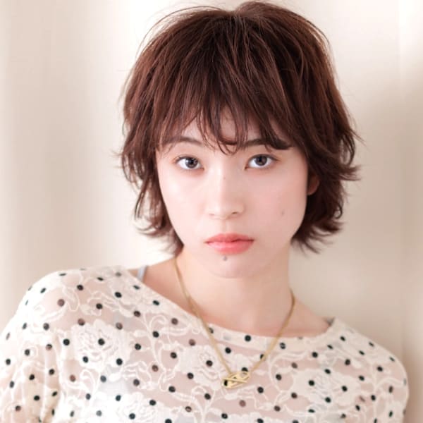 ミルクブラウンブリーチなしクラゲヘアハッシュウルフ30代